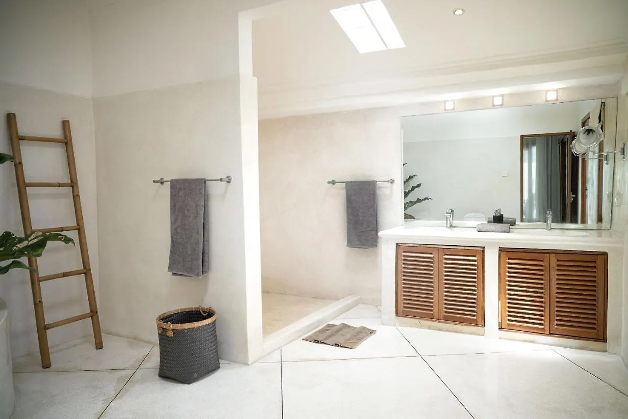 Tropical 3Bdr Poolvilla In Heart Of Seminyak