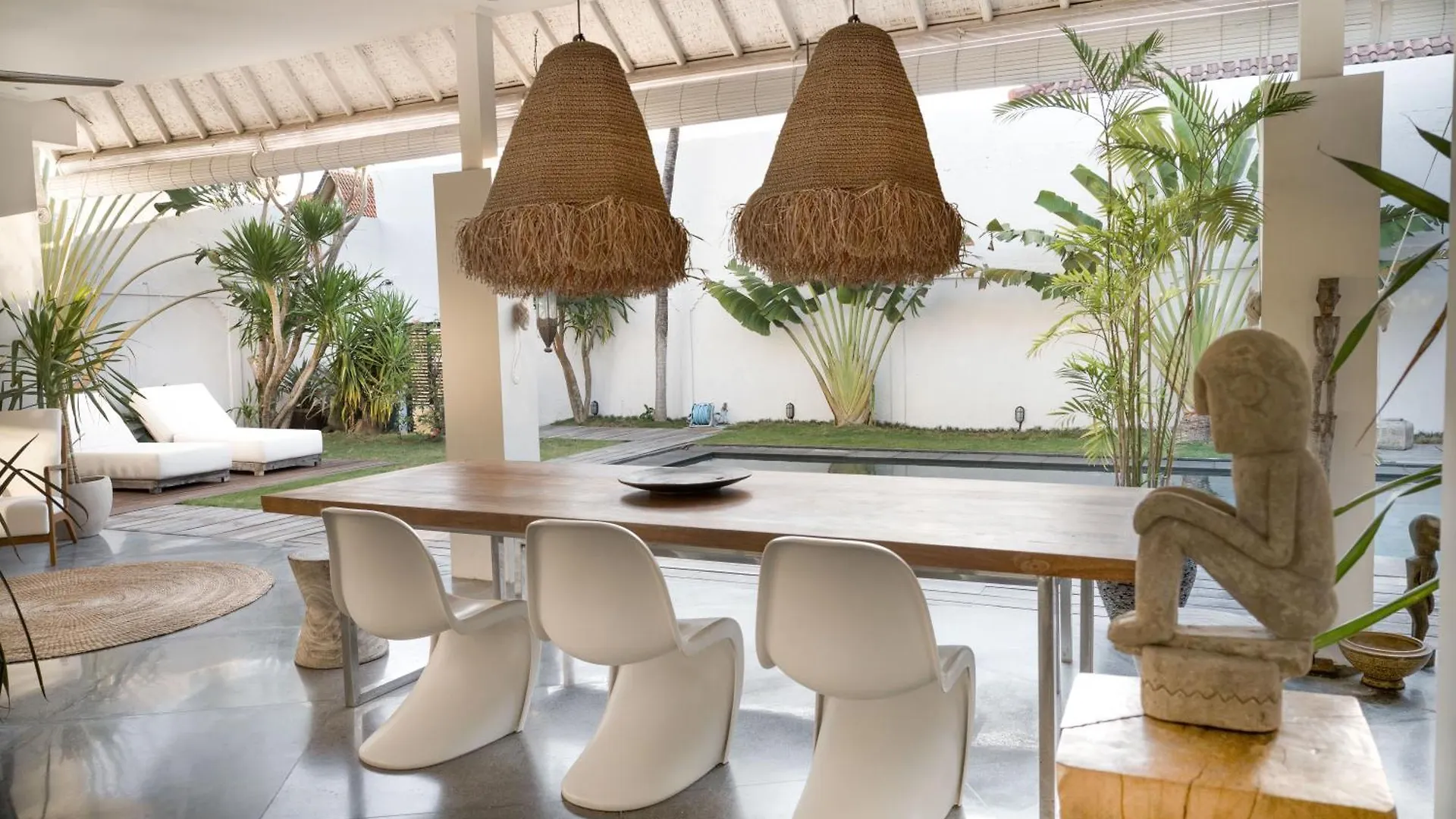 Tropical 3Bdr Poolvilla In Heart Of Seminyak Indonesia